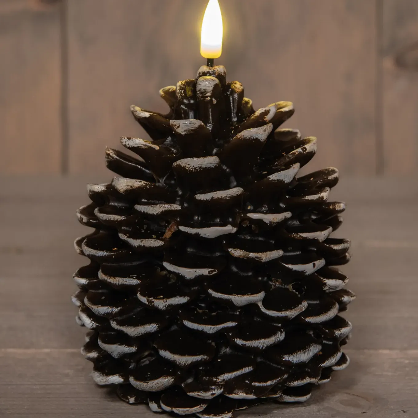 Anna's Collection Led Dennenappel Kaars - Bruin - 12 X 10 Cm