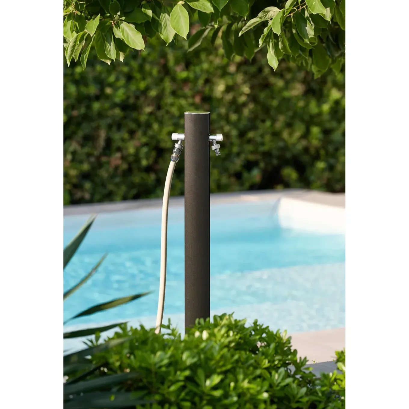 Aquapoint Totem Oval Metal Black 120cm - L 9cm