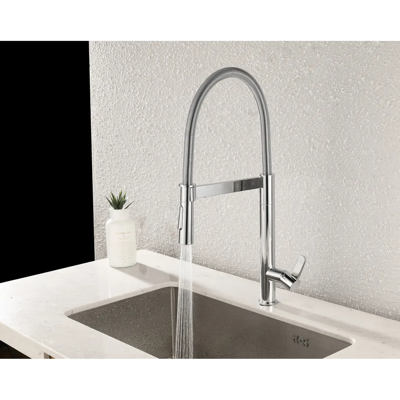 AquaVive – Praxis Eigen Merk AquaVive keukenmengkraan Volturno met uittrekbare handdouche chroom