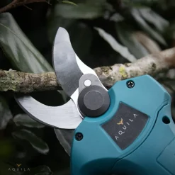 Aquila Elektrische Snoeischaar Met 2x 2000 Mah Accu - Takkenschaar Tot 32mm - Tuinschaar & Snoeizaag