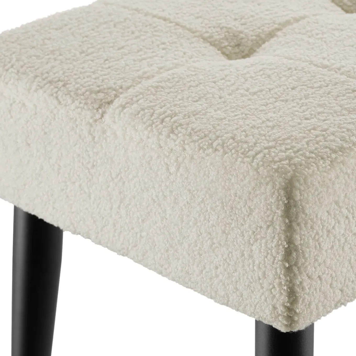 Bankje Bouclé Crème Met Dichte Schuimvulling En Stalen Poten Met Kunststofdoppen - 95x38x45 Cm