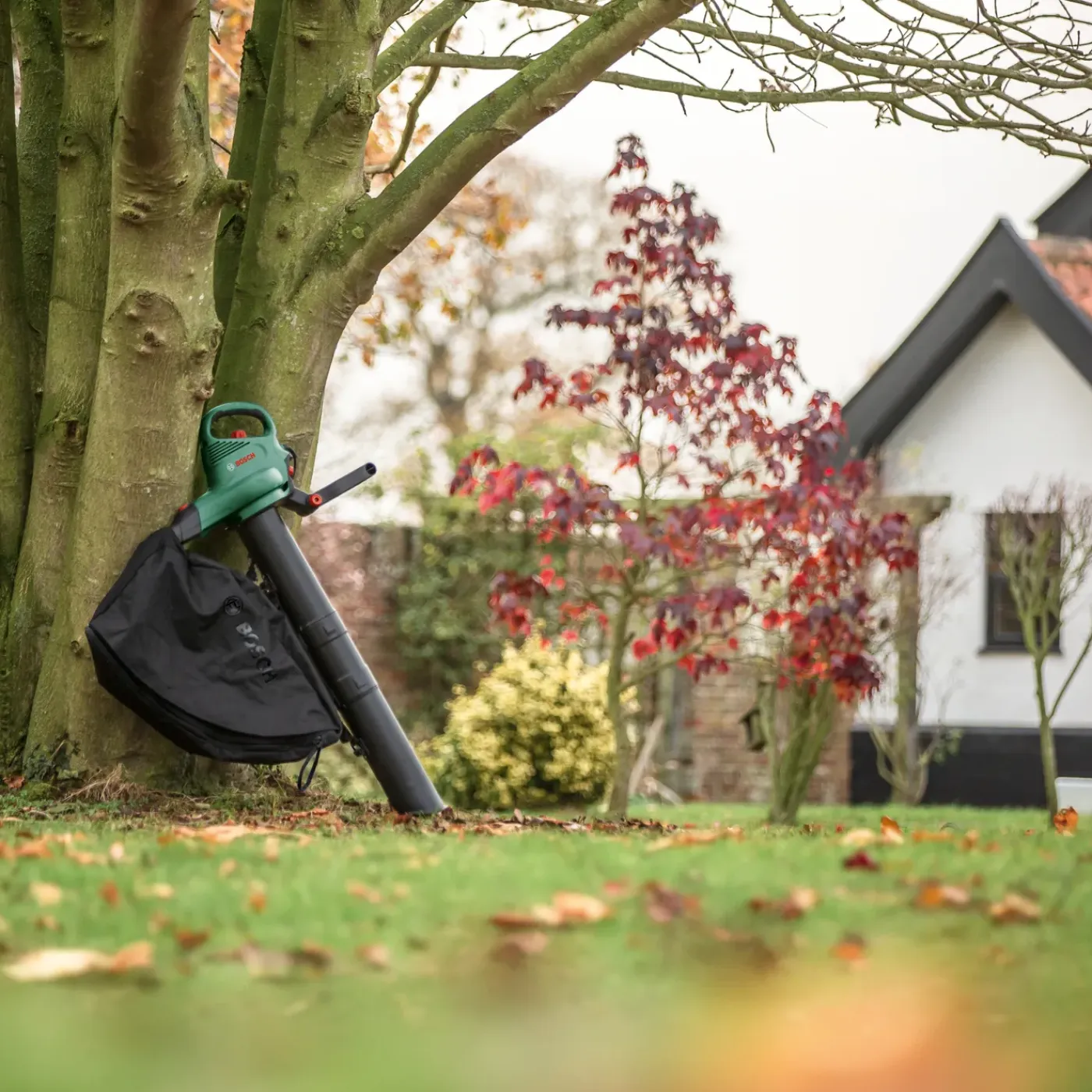 Bosch Elektrische Bladblazer- zuiger en versnipperaar UniversalGardenTidy- 3000W