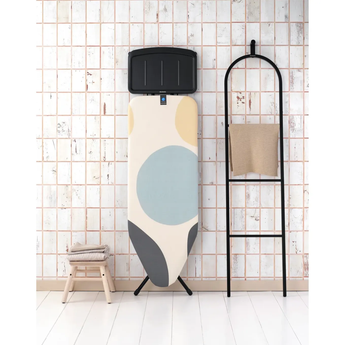 Brabantia - Strijkplank - 124 X 45 Cm, Solid Steam Unit Holder, Perfectflow