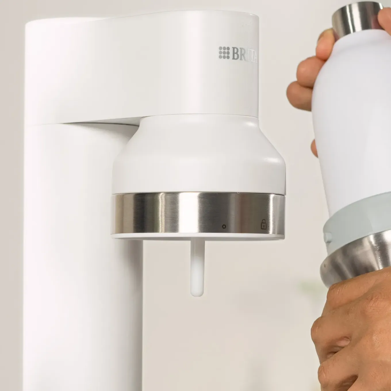 Brita Sodatrio Wit Incl. Glazen Fles (0.9l), Rvs Fles (0,5l) En Co2-cilinder