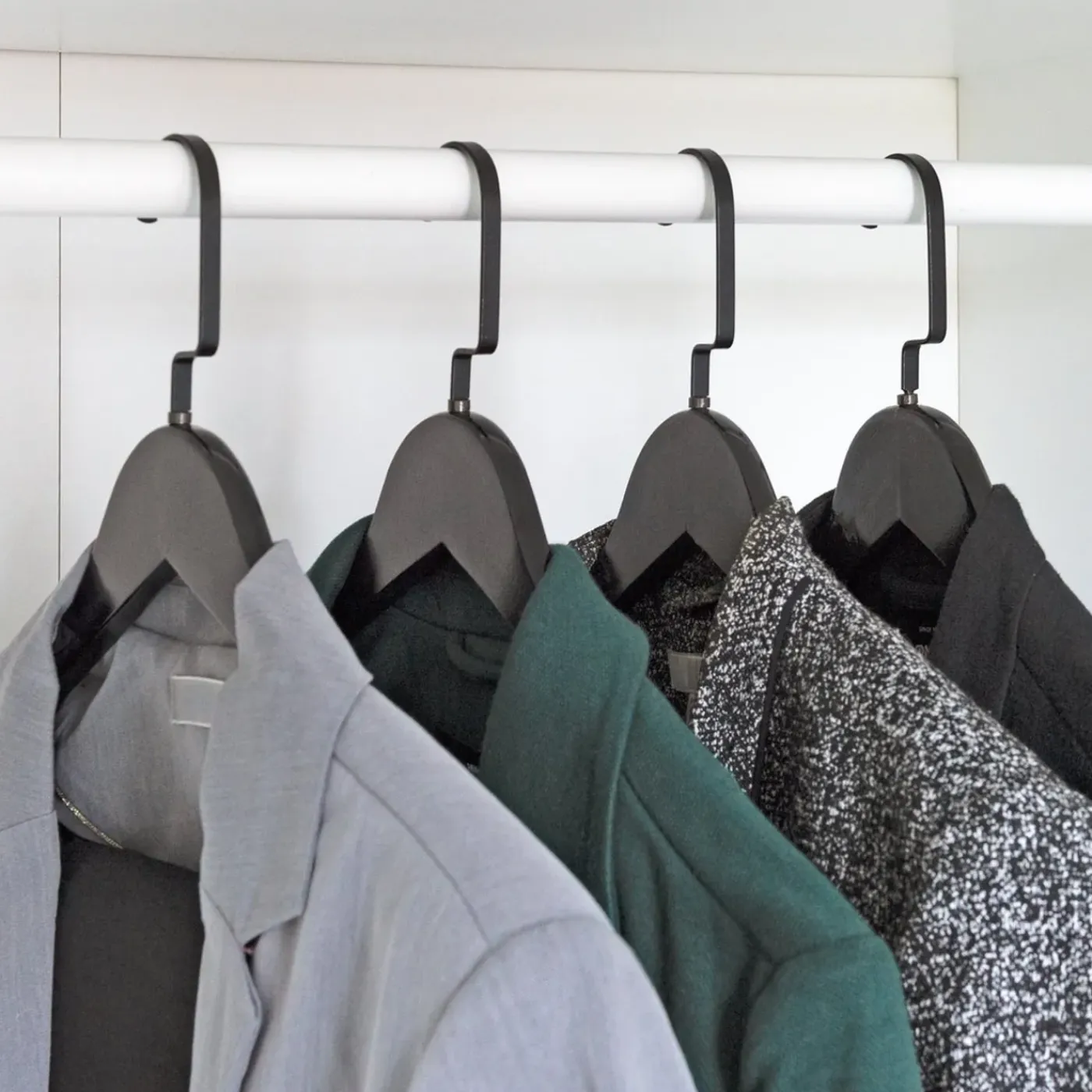 Eleganca Luxe Kleerhangers – Kledinghanger – Zwart – 45 X 25 Cm (15 Stuks)