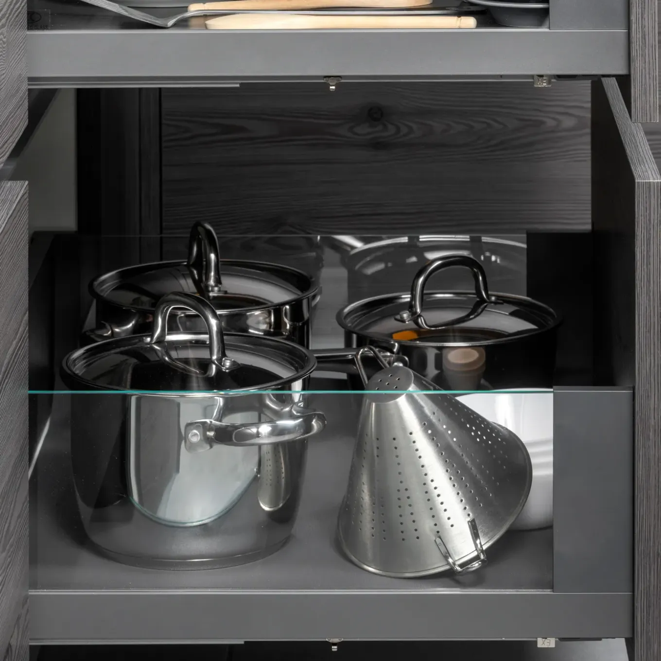 Emuca Outdoor Vertex 40kg Glaszijdige Lade 178mm Hoog, 450mm Diep, Staal En Aluminium En Glas