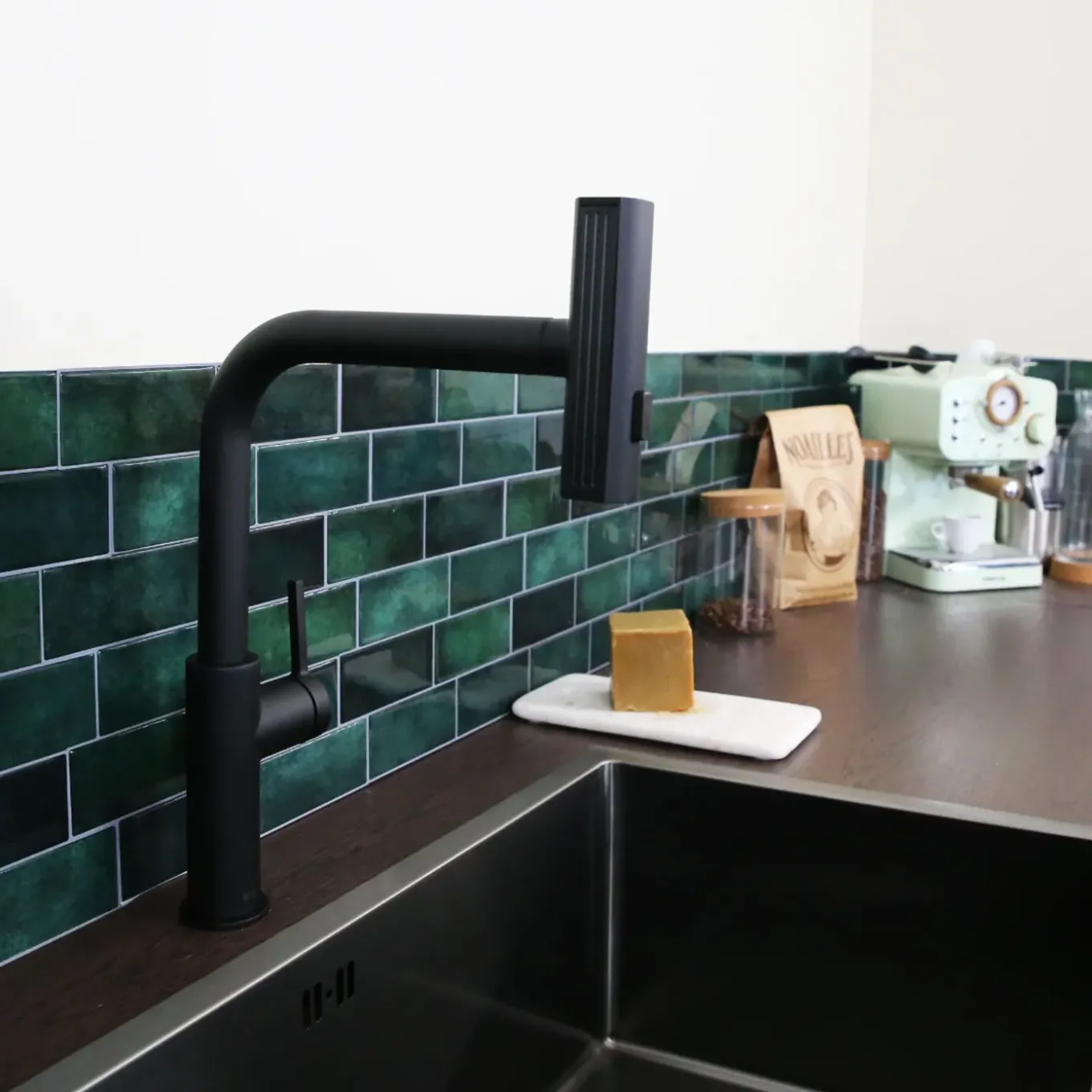 Essebagno Esserain wastafelmengkraan met uittrekbare handdouche in mat zwart