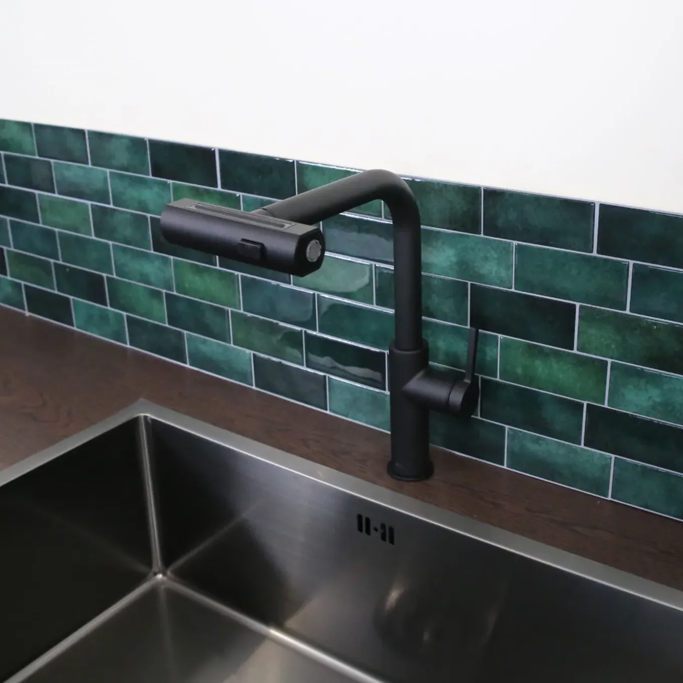 Essebagno Esserain wastafelmengkraan met uittrekbare handdouche in mat zwart