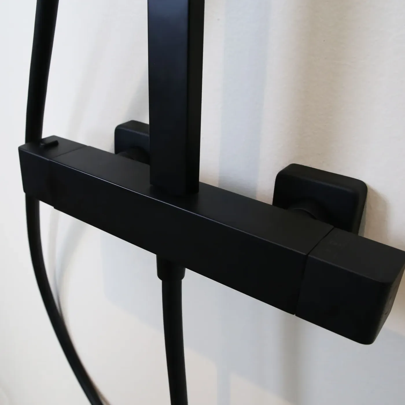 EsseBagno Regendouche Quartos - Met Thermostatische Kraan - Zwart - Mat - Vierkant - Met Handdouche - 15cm hartafstand - 1-straals