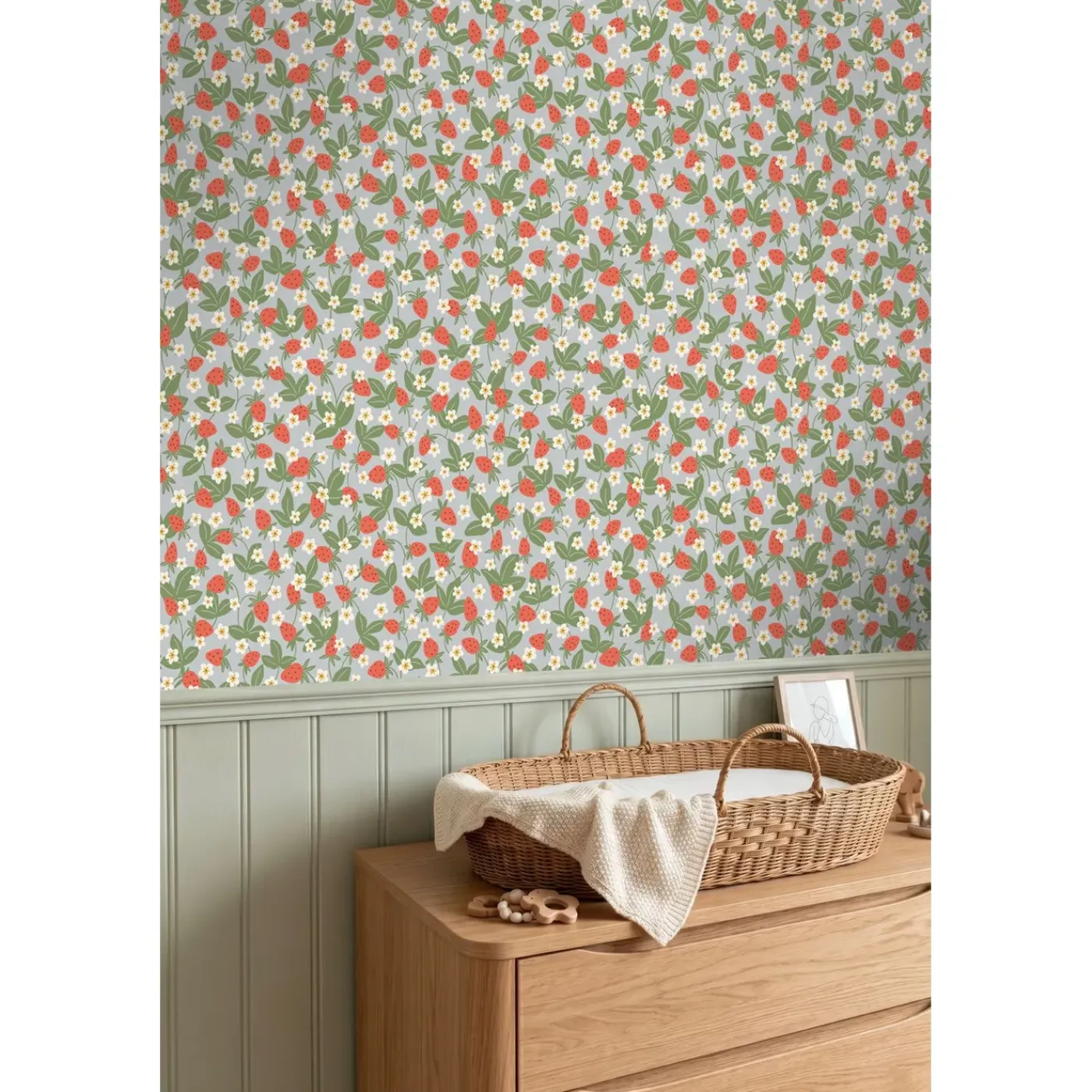 ESTAhome Behang Aardbeien Blauw, Groen En Rood - 50 X 900 Cm - 132173