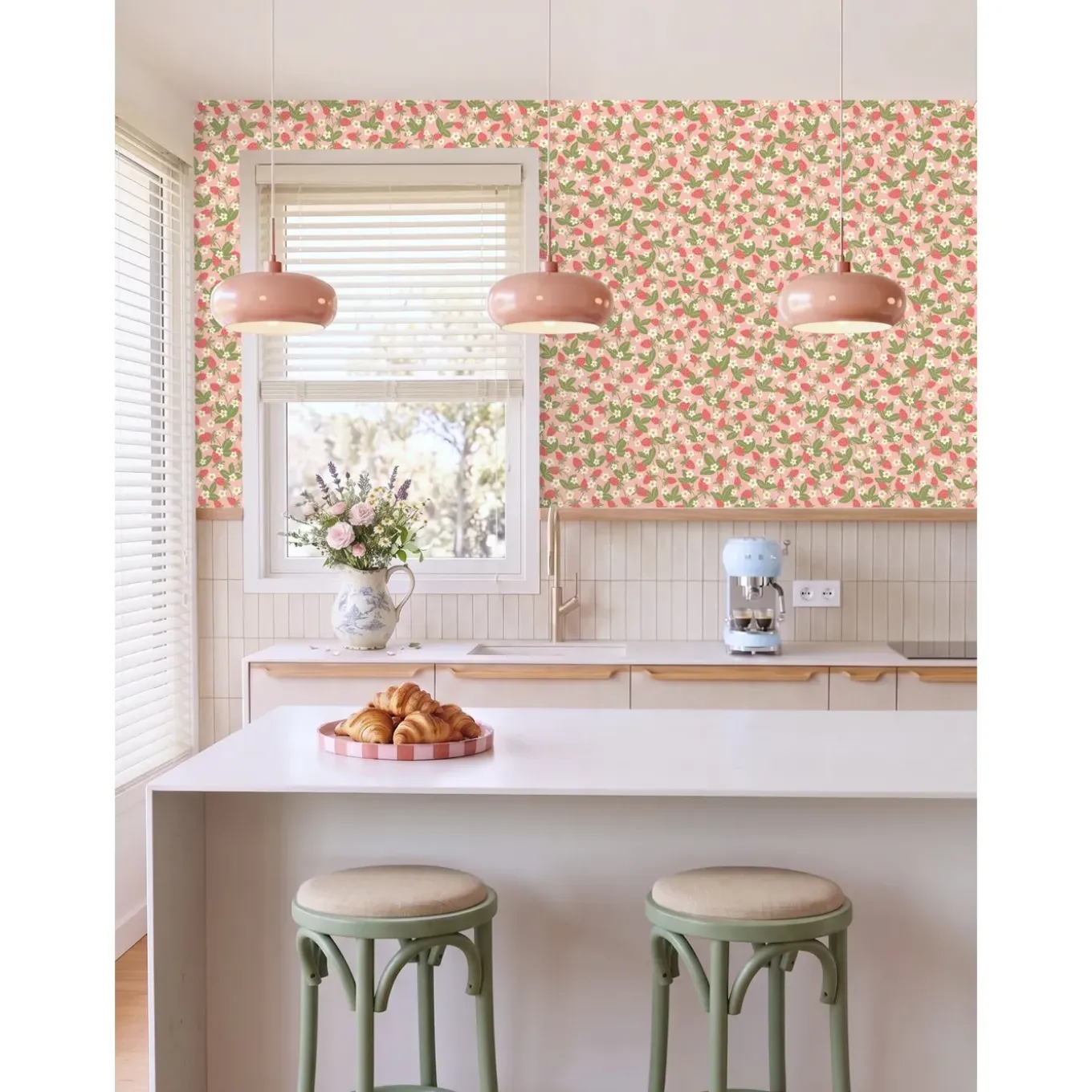 Estahome Behang Aardbeien Groen En Roze - 50 X 900 Cm - 132172