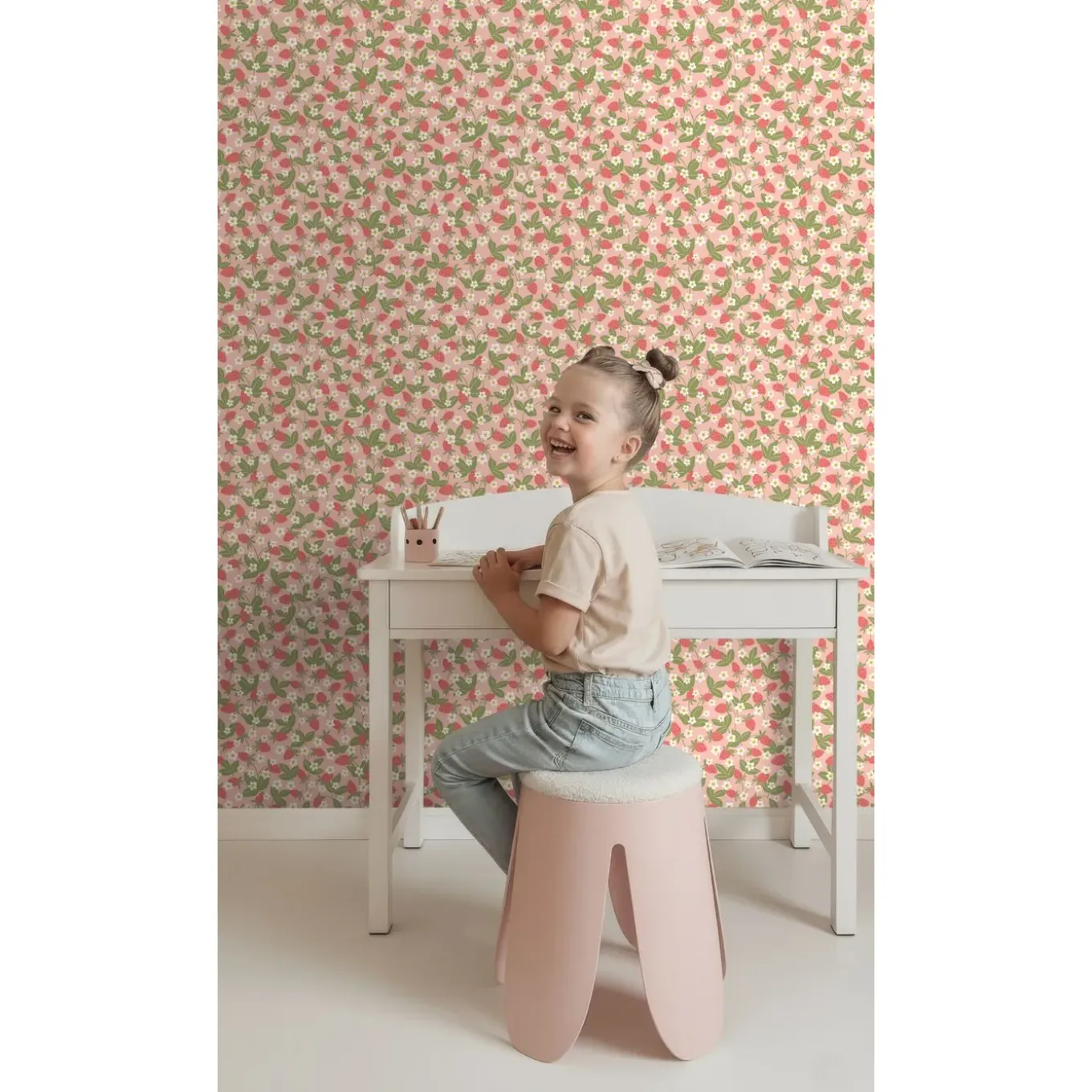 Estahome Behang Aardbeien Groen En Roze - 50 X 900 Cm - 132172