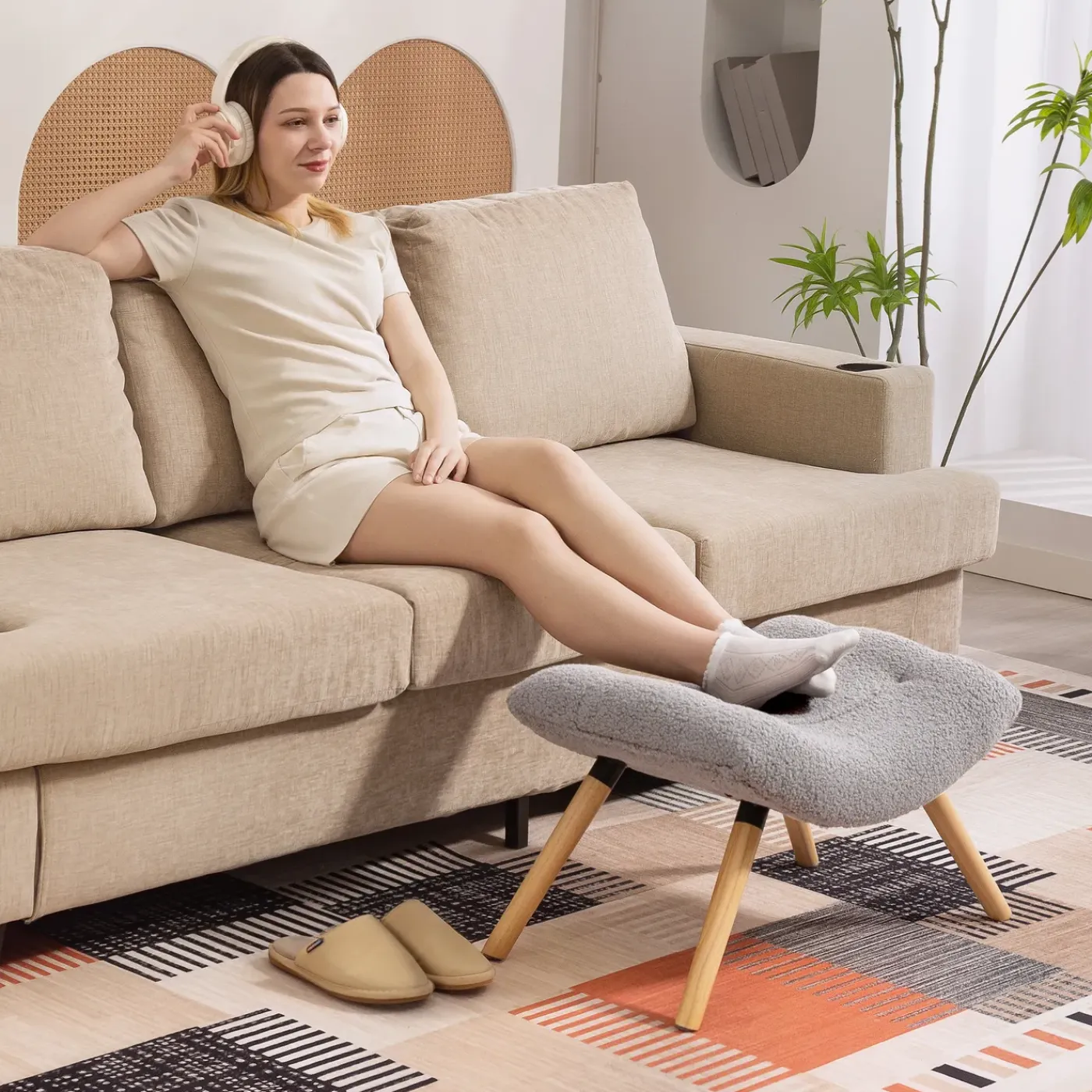4Goodz Voetensteun Met Fleece Bekleding En Houten Poten - Lichtgrijs