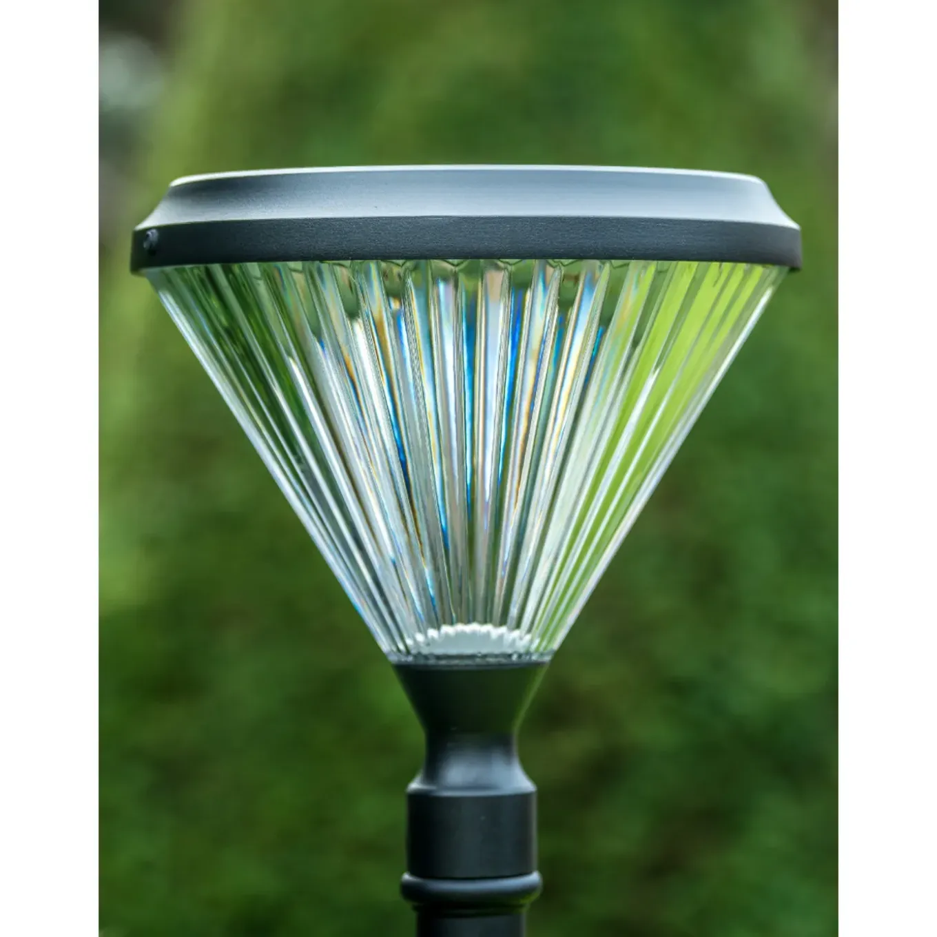 Iplux Solar Lantaarnpaal Paris 200cm - Hoge Kwaliteit Solar Tuinverlichting - Brandduur 15 Uur