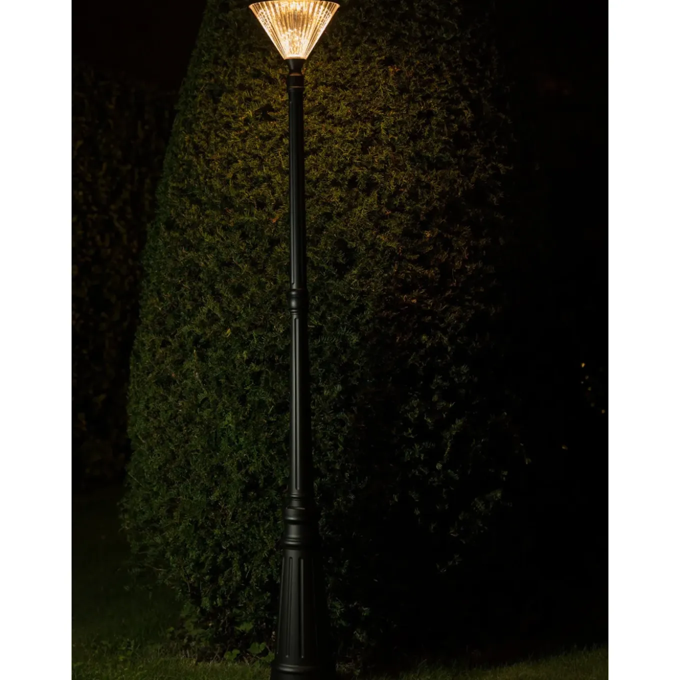 Iplux Solar Lantaarnpaal Paris 200cm - Hoge Kwaliteit Solar Tuinverlichting - Brandduur 15 Uur