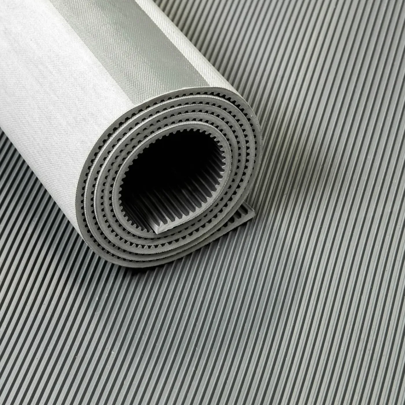 IVOL Isolatiemat Loper - 3 Mm 30 Kv - Breedte 100 Cm - Grijs