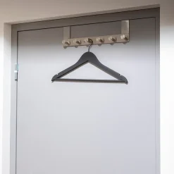 Kledinghangers Spaceo - Hout - Anti-slip, met inkepingen, draaibare haak - Zwart - Set van 4