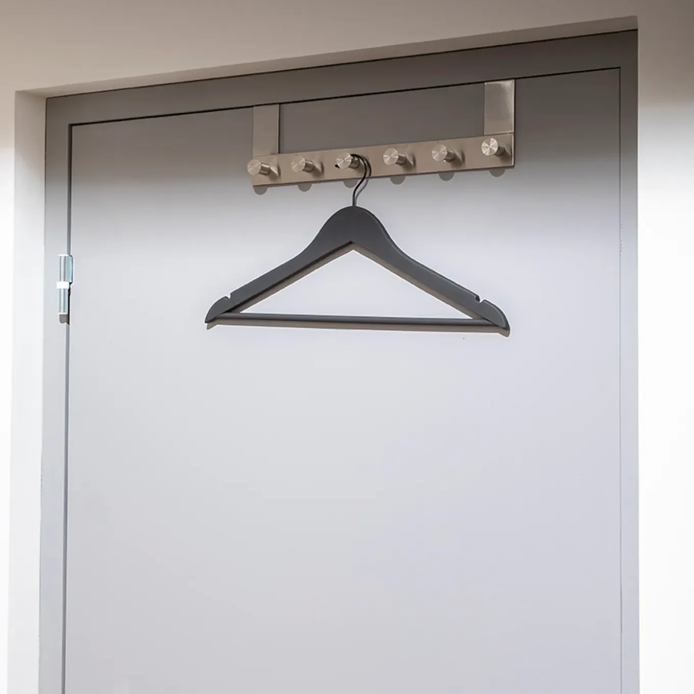 Kledinghangers Spaceo - Hout - Anti-slip, met inkepingen, draaibare haak - Zwart - Set van 4