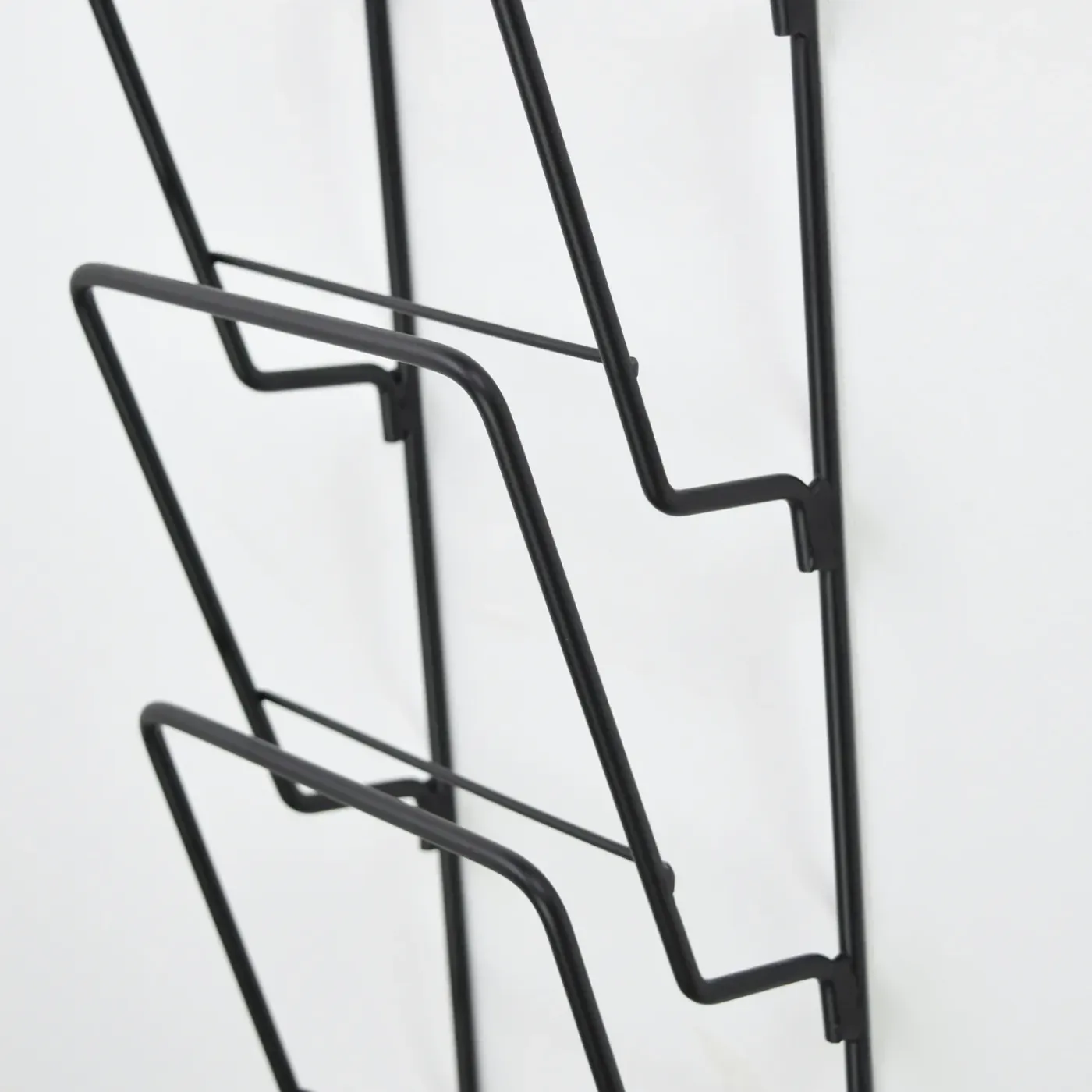 Loft42 Cleve Tijdschriftenrek 4 Vaks - Metaal - Mat Zwart - 61x18x8