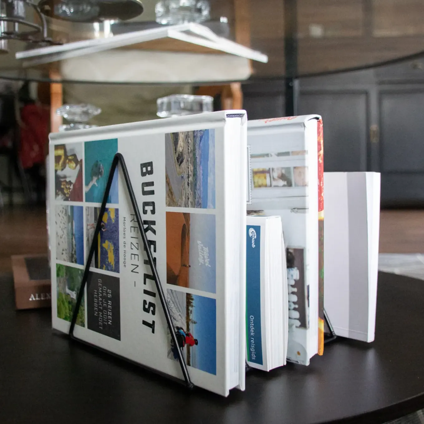 Quvio Post En Boekenrek Driehoek Zwart