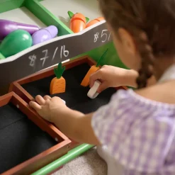 Teamson Kids - Houten Marktkraam Vermont - Met Krijtbord, Groenten En Accessoires
