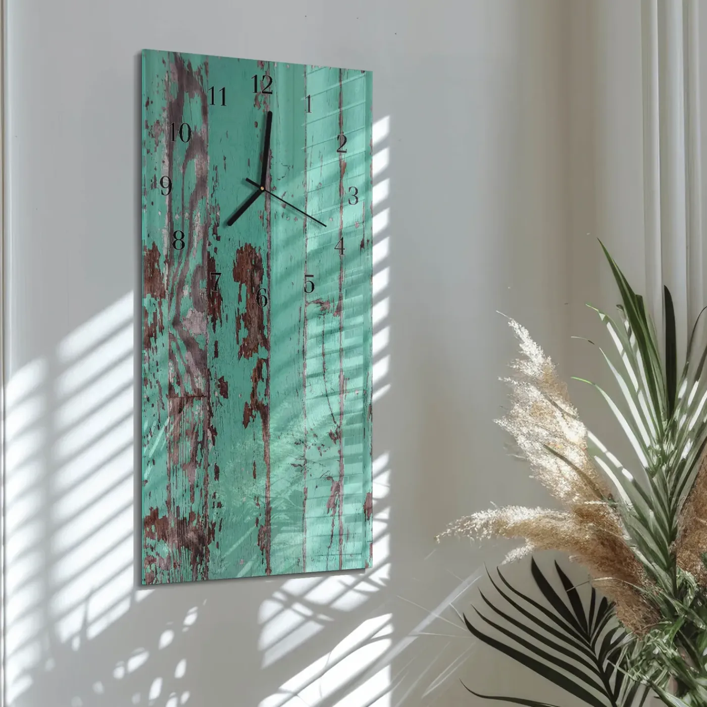 Tulup - Klok Glas Met Opdruk - Rechthoekige Verticaal - Houten Muur - Blauw - 30x60 - Zwarte Handen