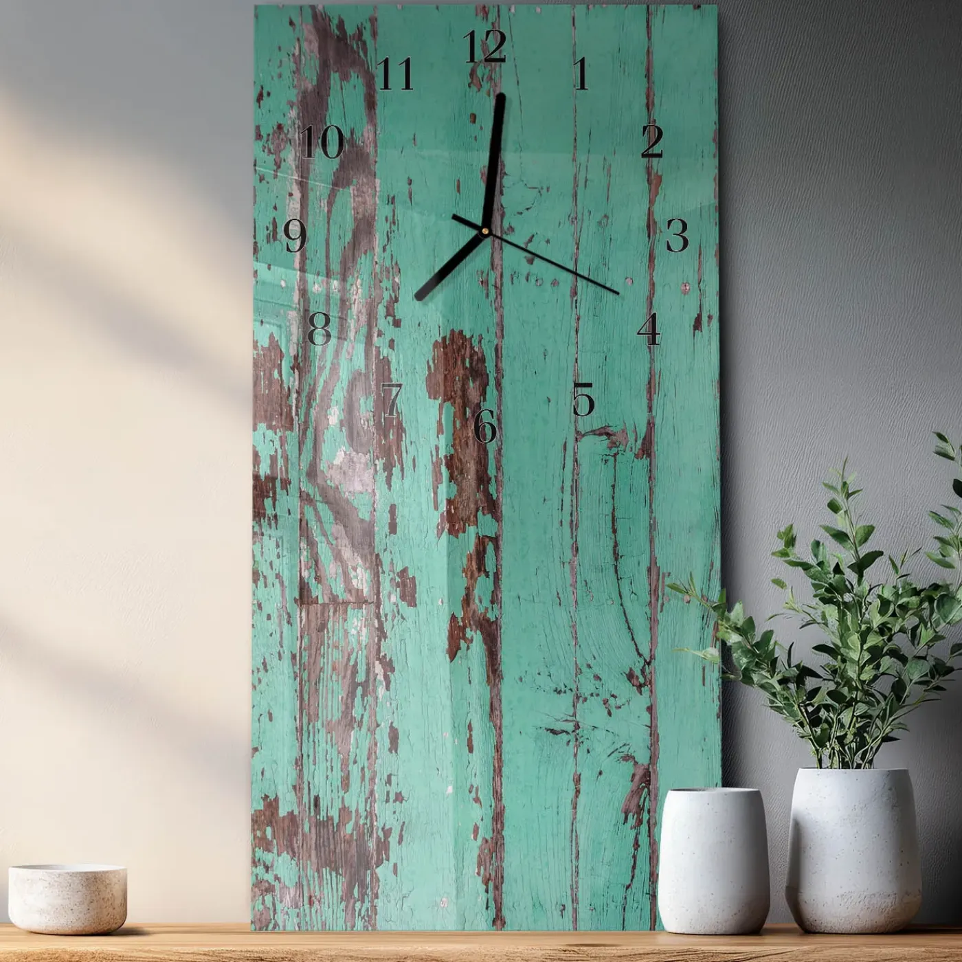Tulup - Klok Glas Met Opdruk - Rechthoekige Verticaal - Houten Muur - Blauw - 30x60 - Zwarte Handen
