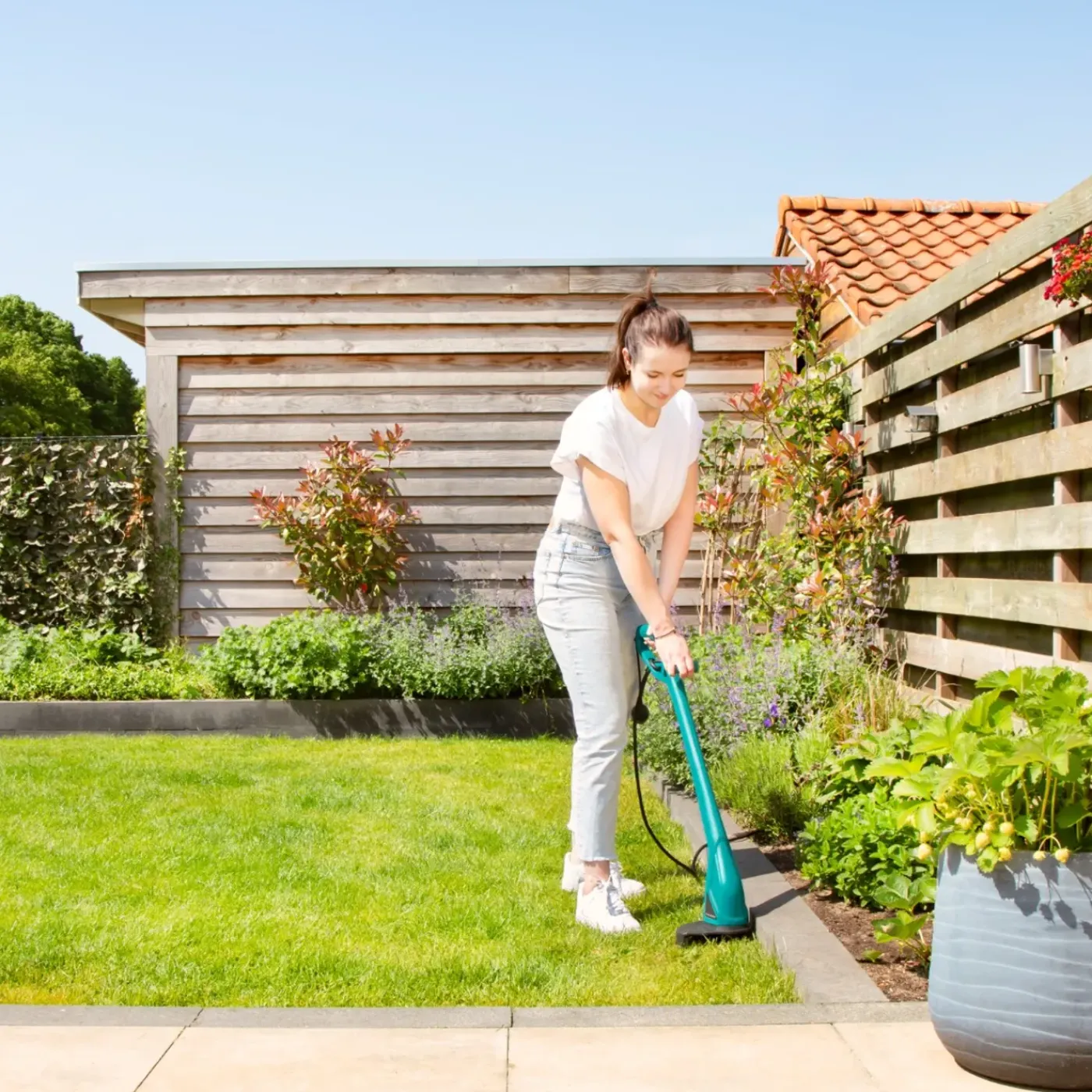 VONROC Grasmaaier 1300w 32cm Maaibreedte - Grastrimmer 300w – Ø230mm Maaidiameter - Complete Set!