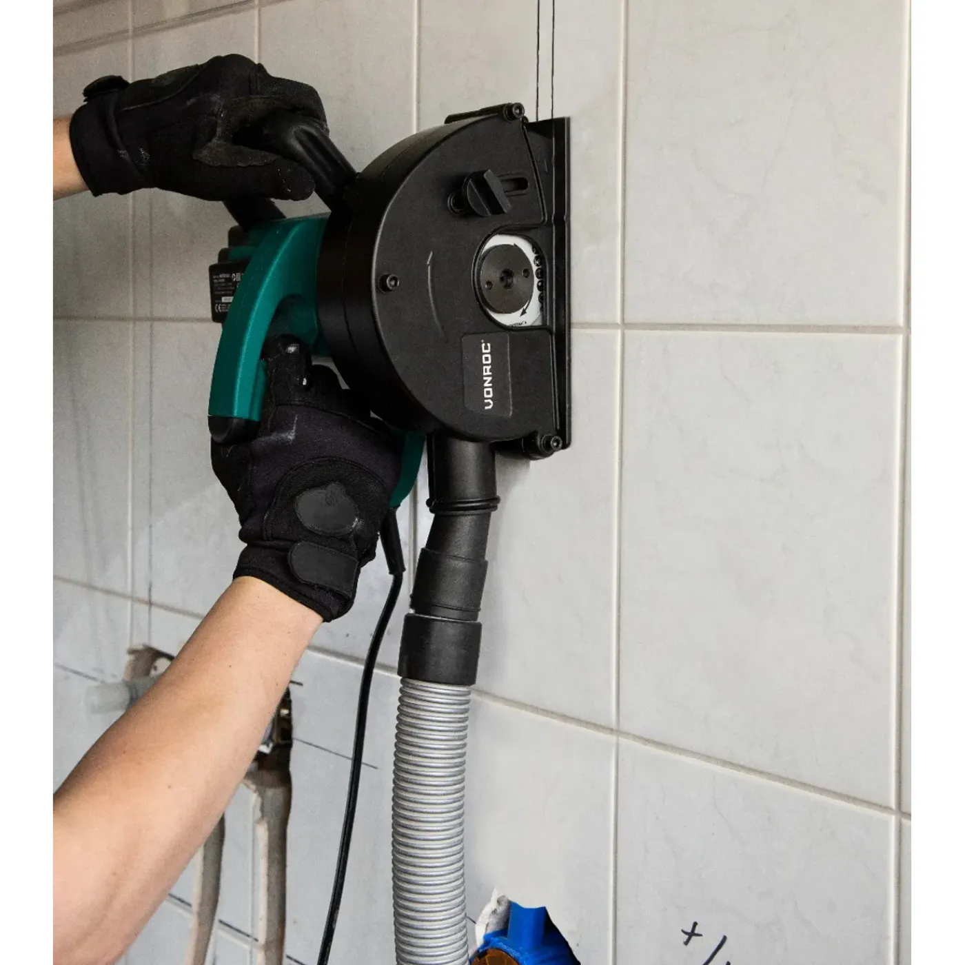 VONROC Muurfrees – Sleufmachine – 1700w – Diam.150mm – Incl. 1 Stuks Diamantschijven & Opbergtas