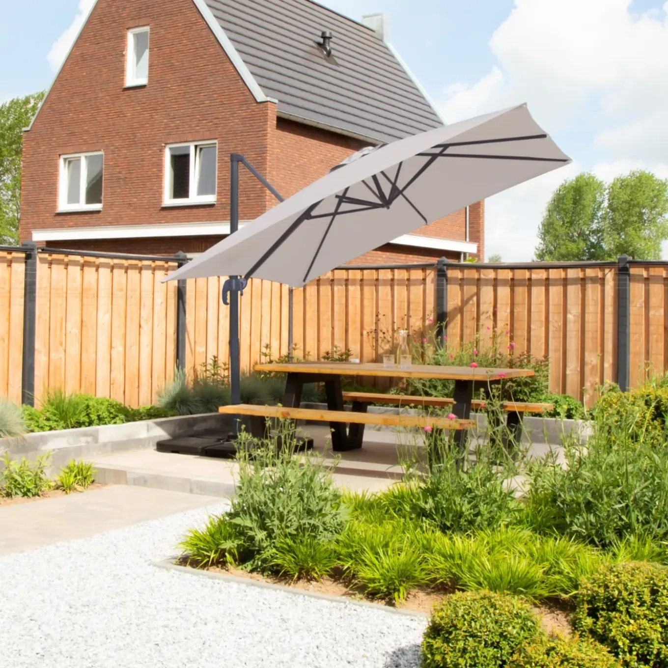 Vonroc Premium Zweefparasol Pisogne 300x300cm – Incl. Vulbare Tegels, Kruisvoet & Beschermhoes – Vie