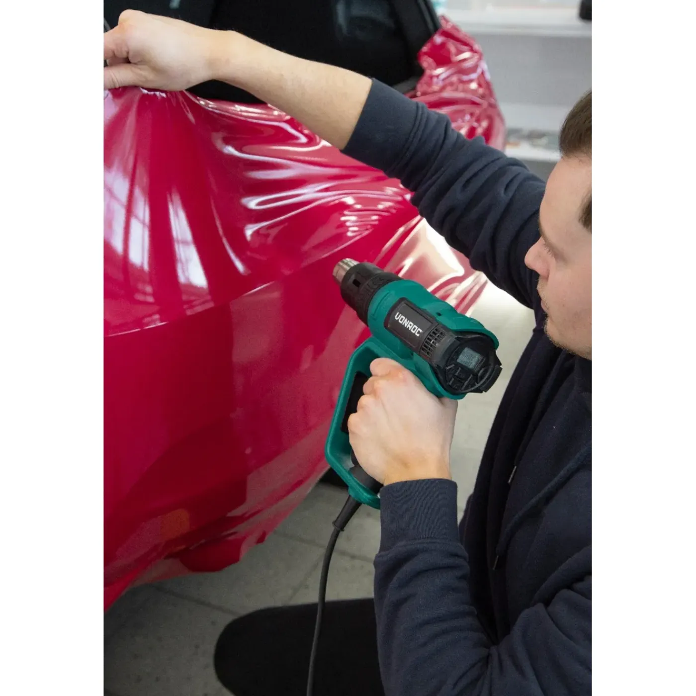 VONROC Pro Heteluchtpistool | 2000w – Lcd Display – 650°c – 500l/min – Incl. Accessoires