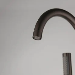 WEBO sanitair WEBO Vrijstaande Badmengkraan met staafhanddouche en 150cm doucheslang Gun Metal Badkraan Rio